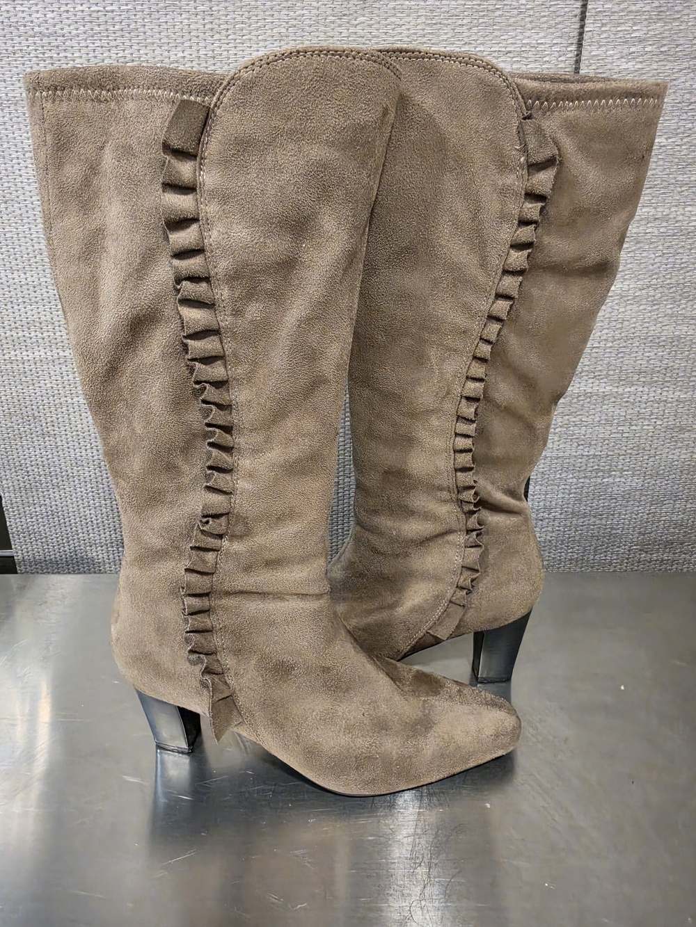 Madeline Stuart Impulsive Faux Suede Ruffle Knee High Boots Gray Taupe 8M EUC